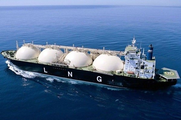 LNG terminal storage tanks and cryogenic piping valves