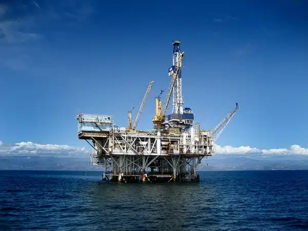 Penerapan katup pada anjungan minyak dan gas lepas pantai