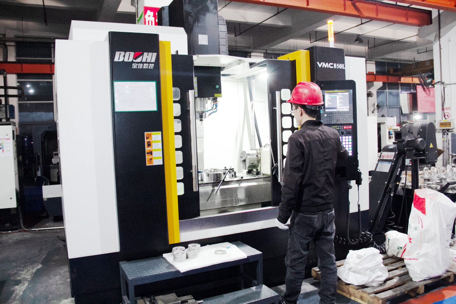 VMC850L four-axis milling machine at WDL Valve factory